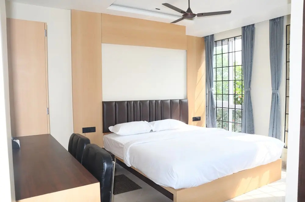 Колката: FERN INN Kolkata