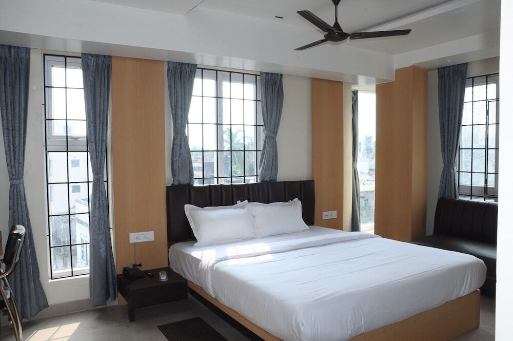 Колката: FERN INN Kolkata