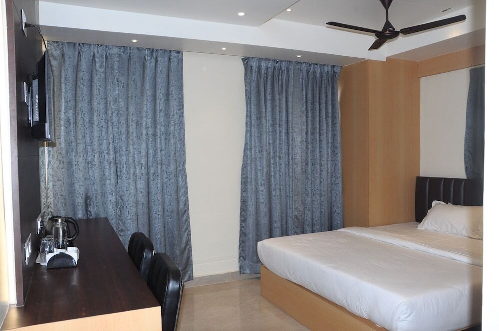 Колката: FERN INN Kolkata