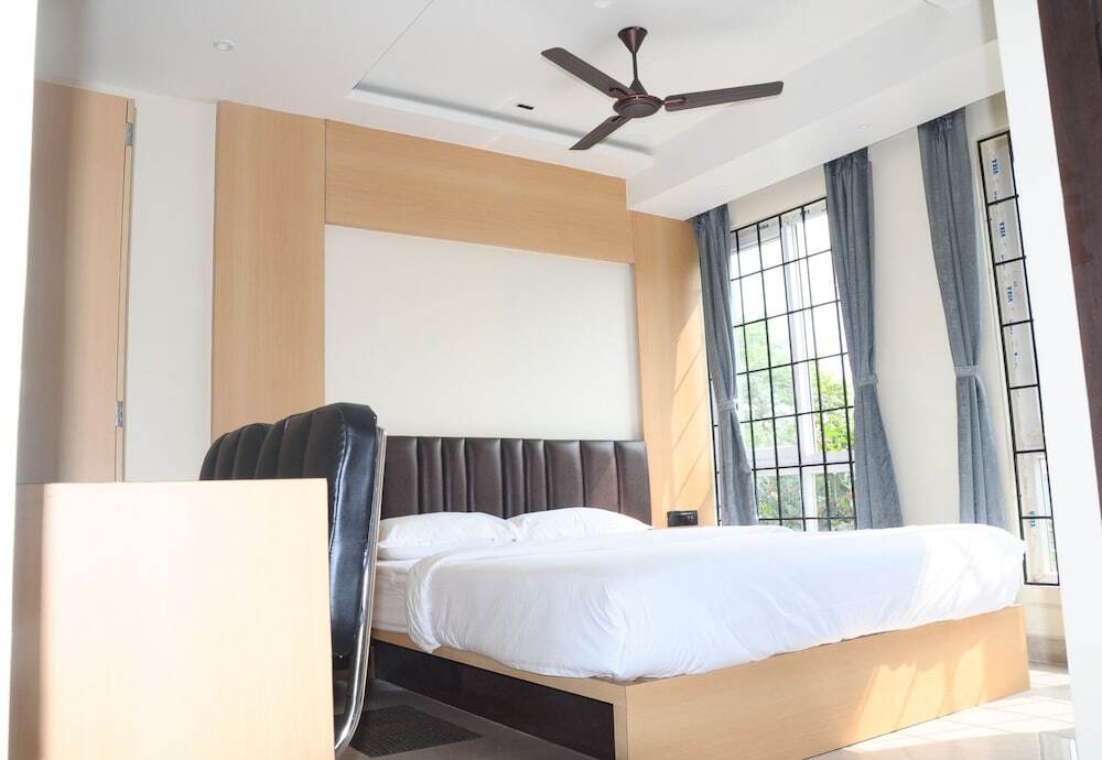 Колката: FERN INN Kolkata