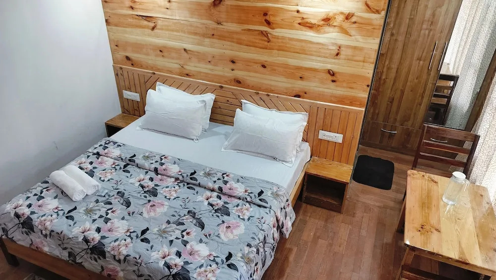 Чамба: Baikunth Home Stays