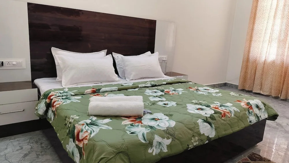 Чамба: Baikunth Home Stays