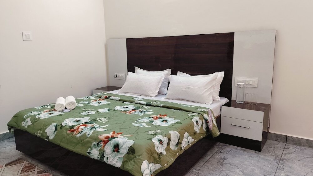 Чамба: Baikunth Home Stays