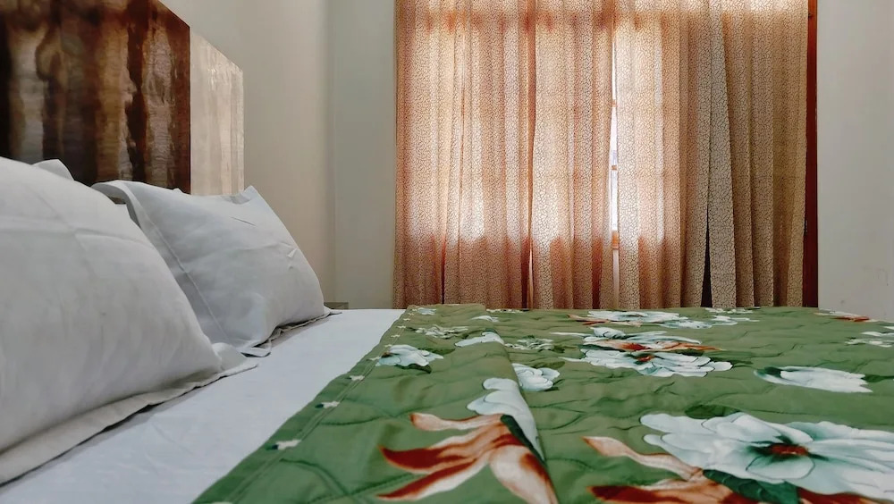 Чамба: Baikunth Home Stays