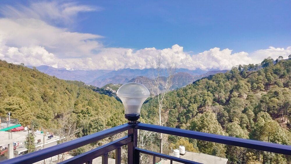 Чамба: Baikunth Home Stays
