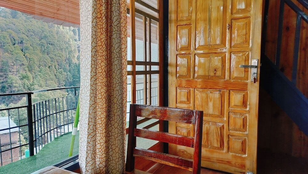 Чамба: Baikunth Home Stays