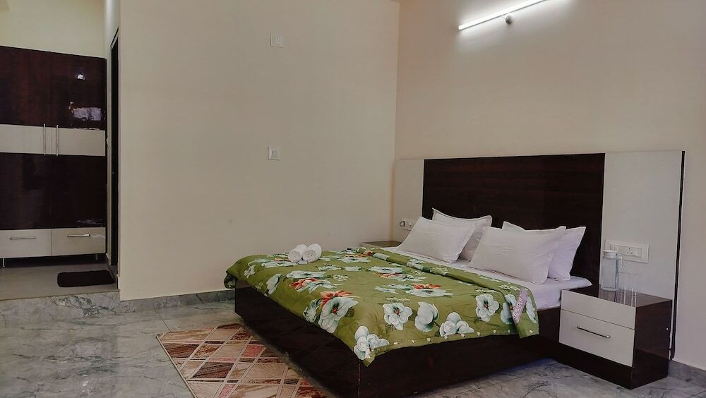 Чамба: Baikunth Home Stays
