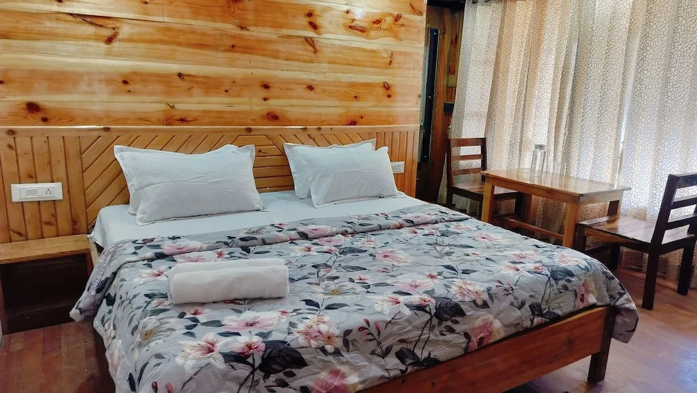 Чамба: Baikunth Home Stays
