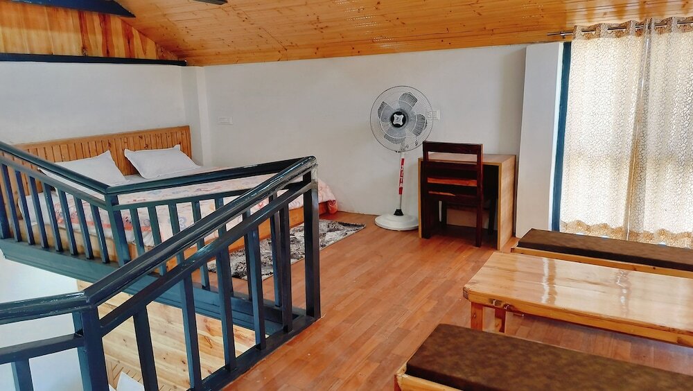 Чамба: Baikunth Home Stays