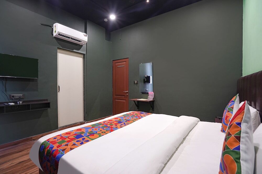 Сурат: Fabhotel Niraant