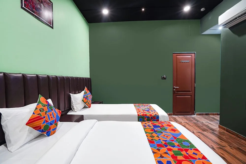 Сурат: Fabhotel Niraant