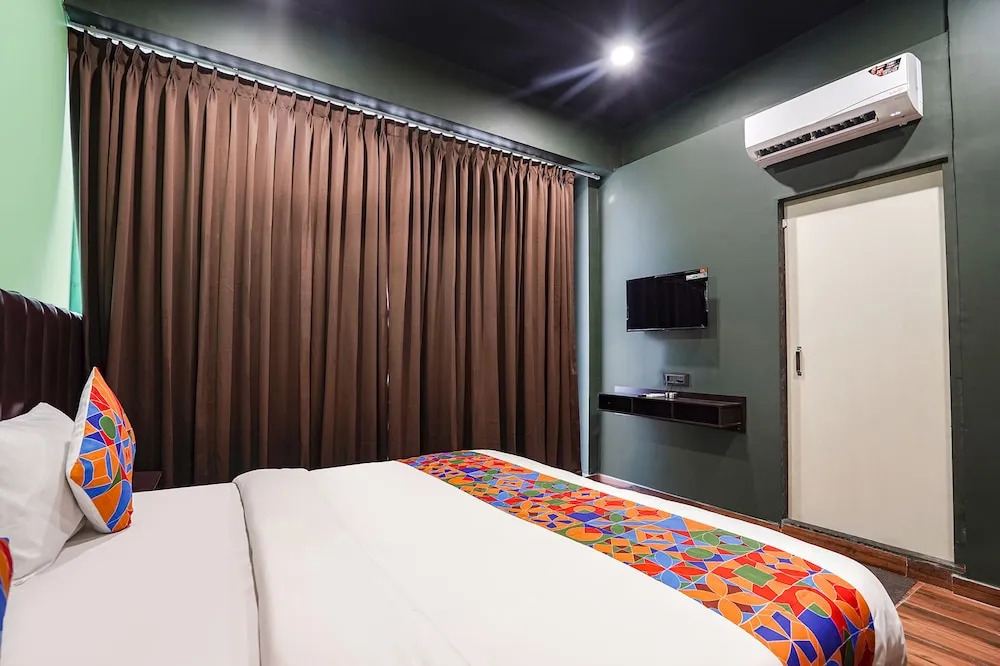 Сурат: Fabhotel Niraant