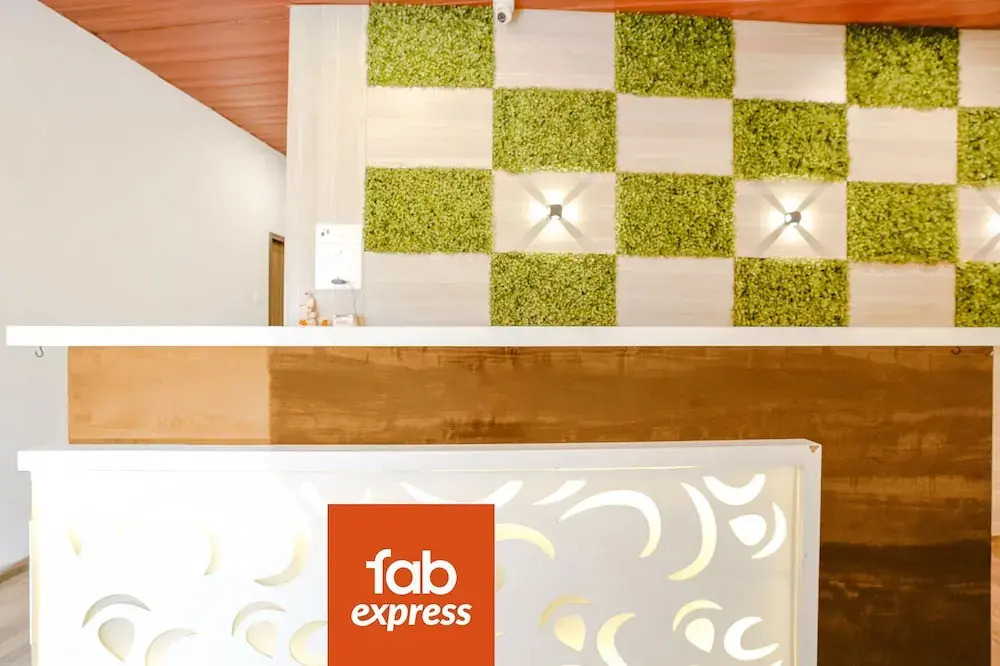 Мумбаи: Fabexpress Green View
