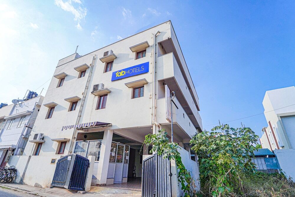 Коимбатур: Fabexpress Varun Residency