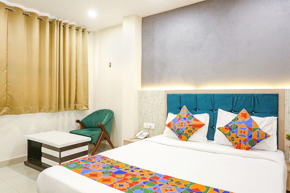 Варанаси: FabHotel Hari Kunj 900 m from Kashi Vishwanath Temple
