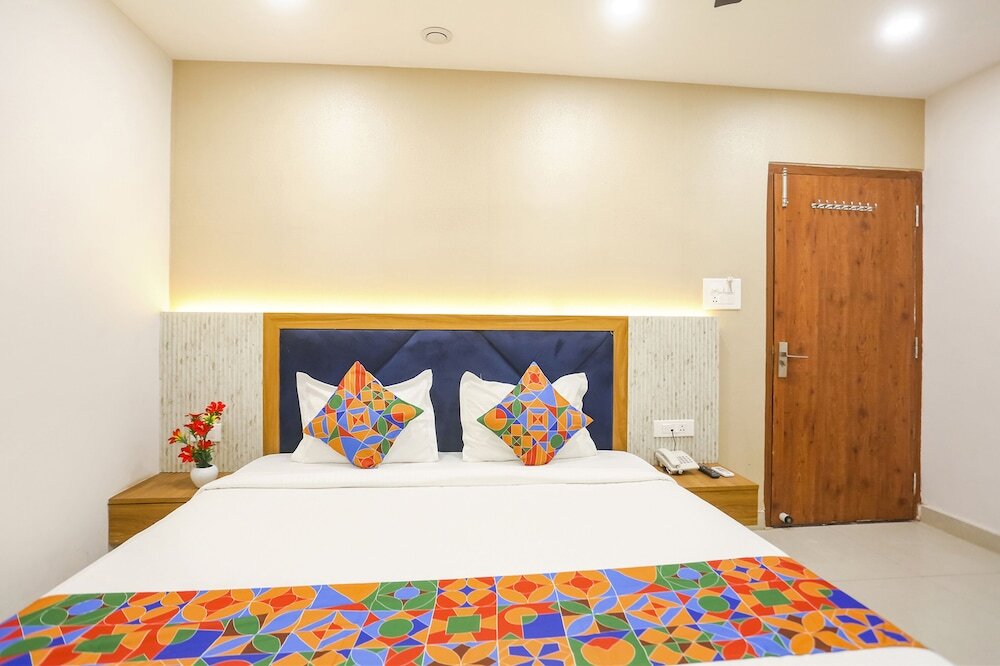 Варанаси: FabHotel Hari Kunj 900 m from Kashi Vishwanath Temple