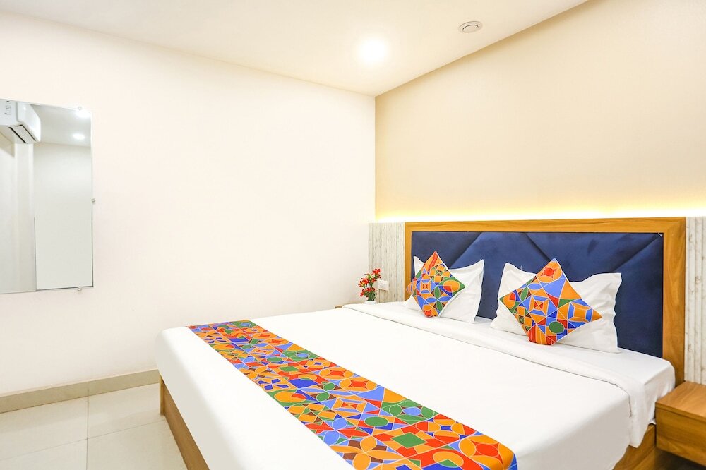 Варанаси: FabHotel Hari Kunj 900 m from Kashi Vishwanath Temple