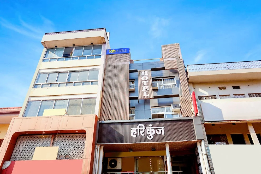Варанаси: FabHotel Hari Kunj 900 m from Kashi Vishwanath Temple