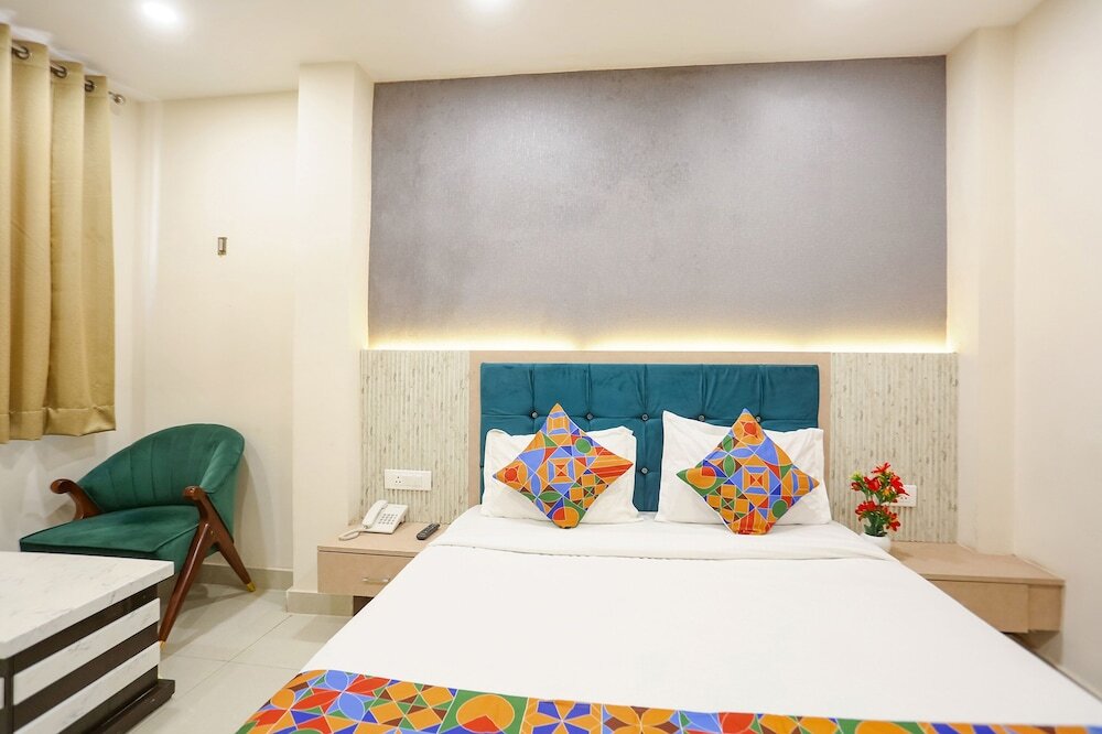 Варанаси: FabHotel Hari Kunj 900 m from Kashi Vishwanath Temple