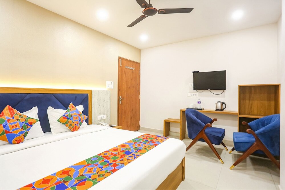 Варанаси: FabHotel Hari Kunj 900 m from Kashi Vishwanath Temple