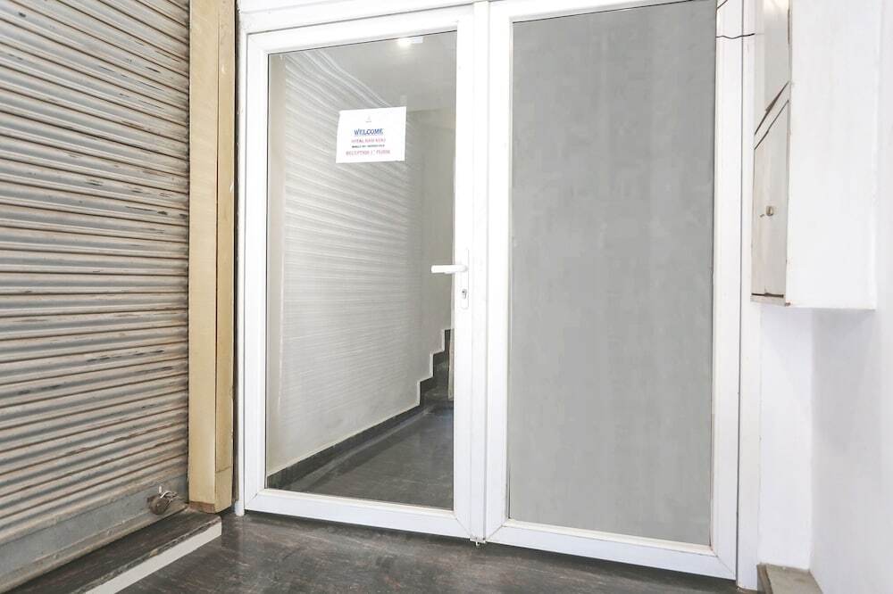 Варанаси: FabHotel Hari Kunj 900 m from Kashi Vishwanath Temple