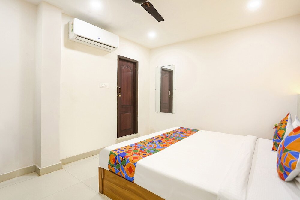 Варанаси: FabHotel Hari Kunj 900 m from Kashi Vishwanath Temple