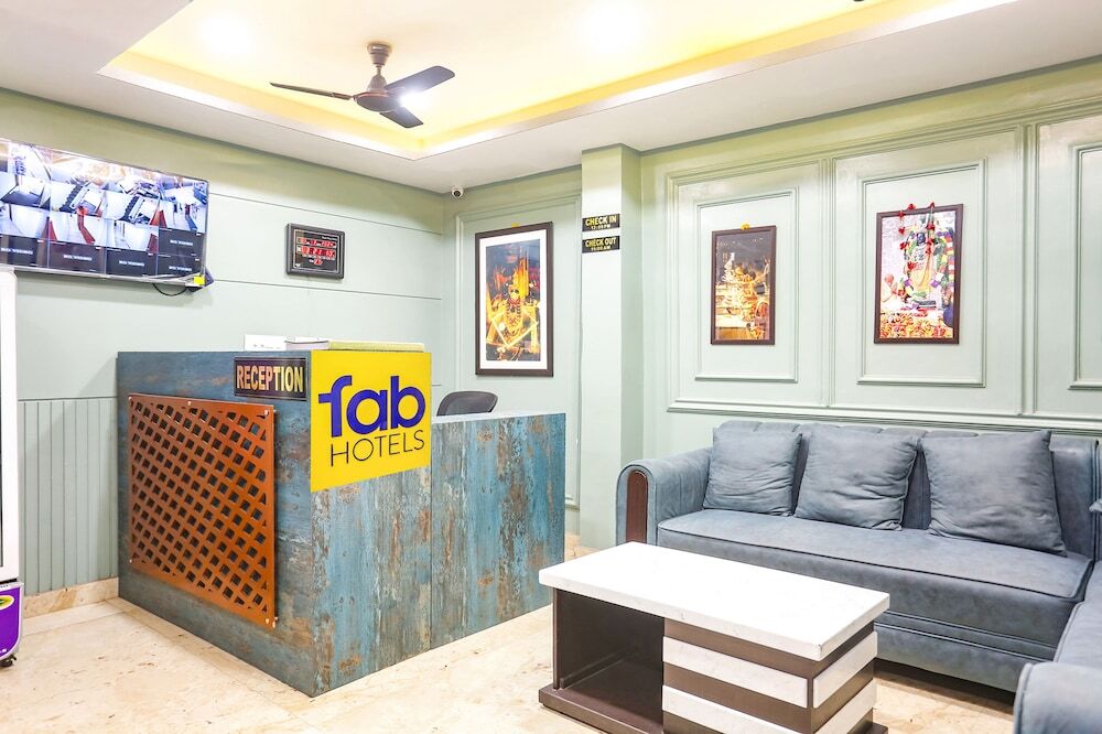 Варанаси: FabHotel Hari Kunj 900 m from Kashi Vishwanath Temple