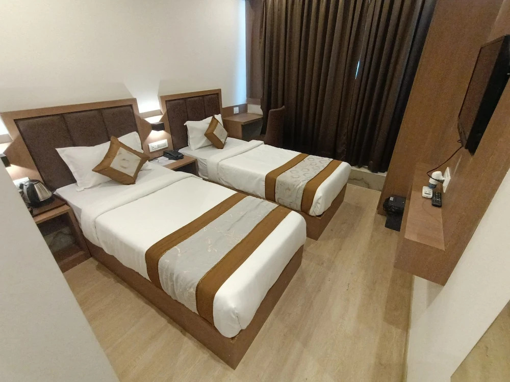 Мумбаи: Hotel Beverly Palace Santacruz