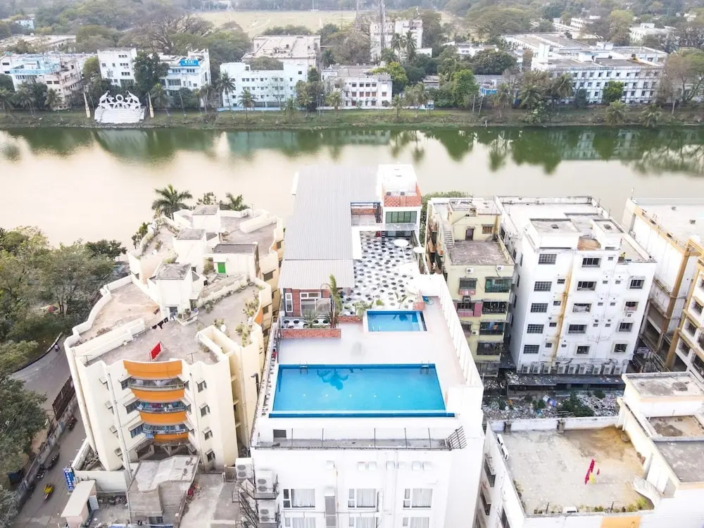 Берхампоре: Hotel Lake View