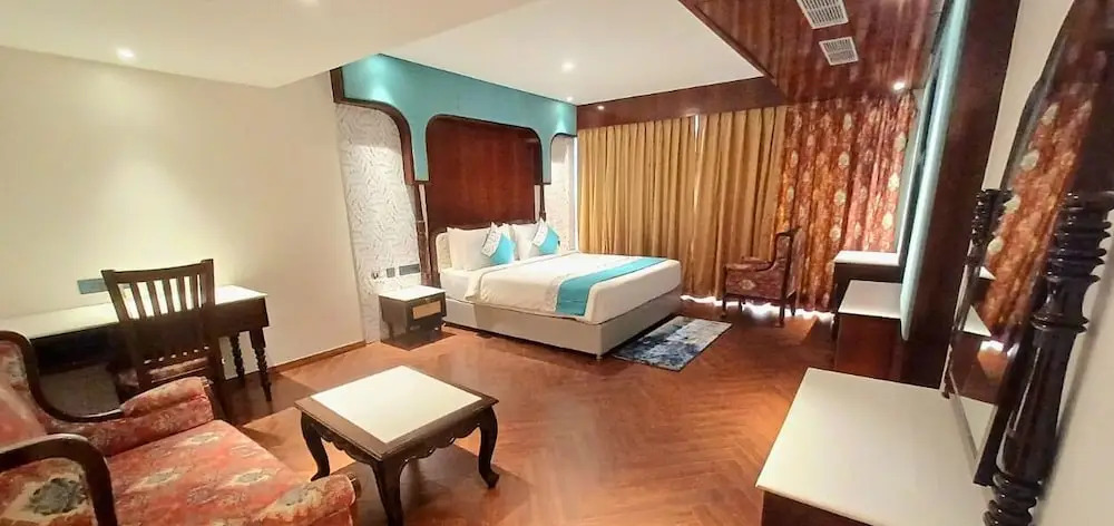 Берхампоре: Hotel Lake View