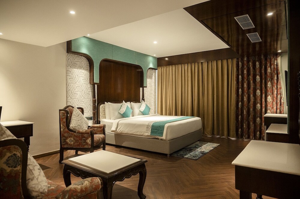 Берхампоре: Hotel Lake View