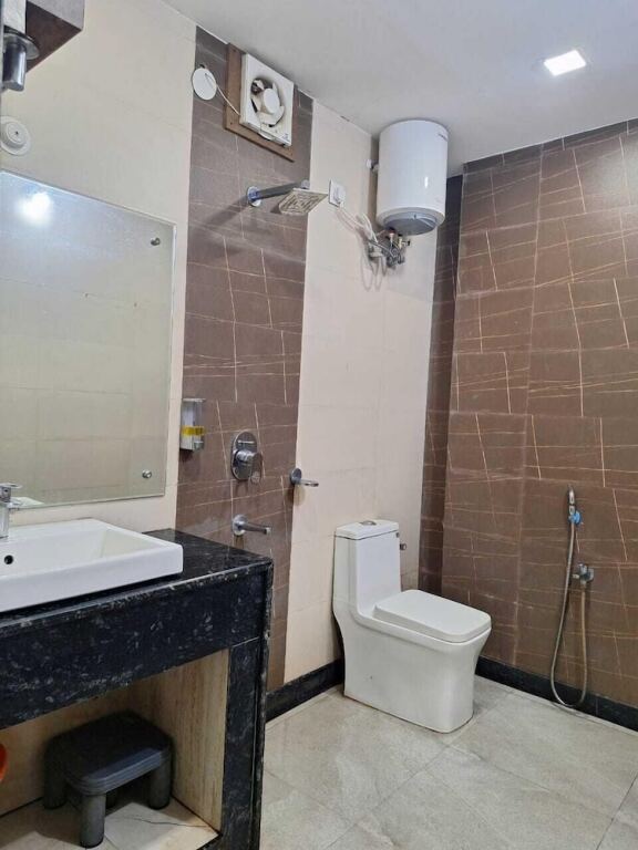 Dimapur: Mayur Hotel