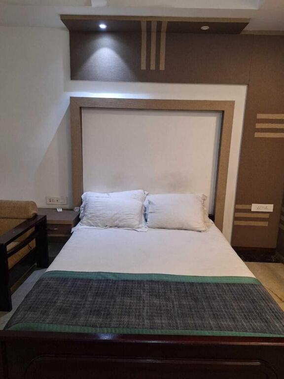 Dimapur: Mayur Hotel