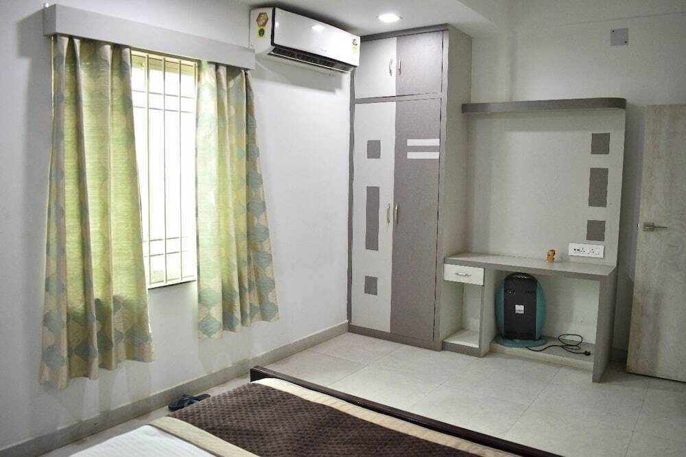 Dimapur: Mayur Hotel