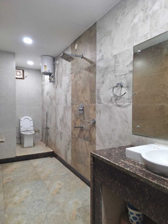 Dimapur: Mayur Hotel