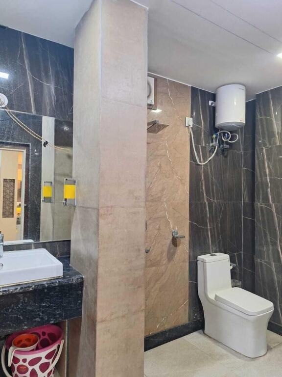 Dimapur: Mayur Hotel