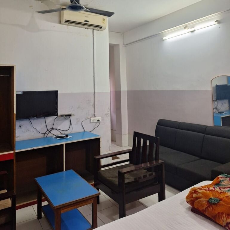 Dimapur: Mayur Hotel