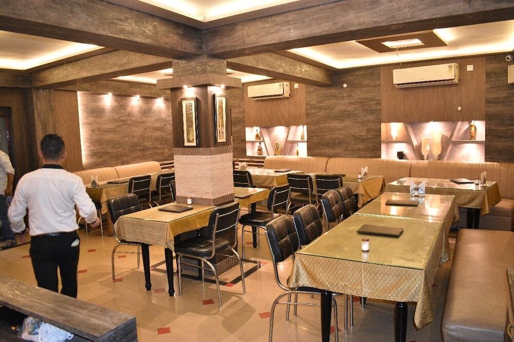 Dimapur: Mayur Hotel