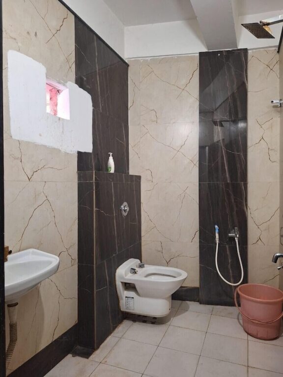 Dimapur: Mayur Hotel