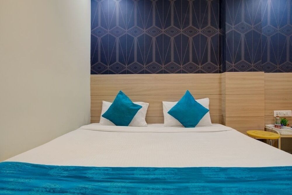 Хидерабад: iROOMZ Botanica Luxury Living Space