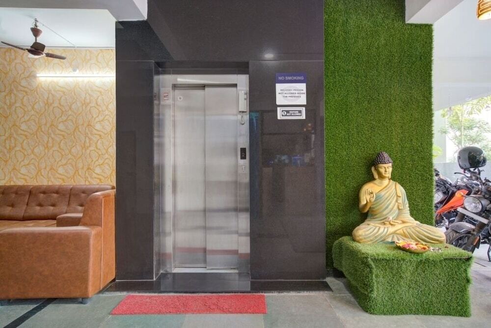 Хидерабад: iROOMZ Botanica Luxury Living Space