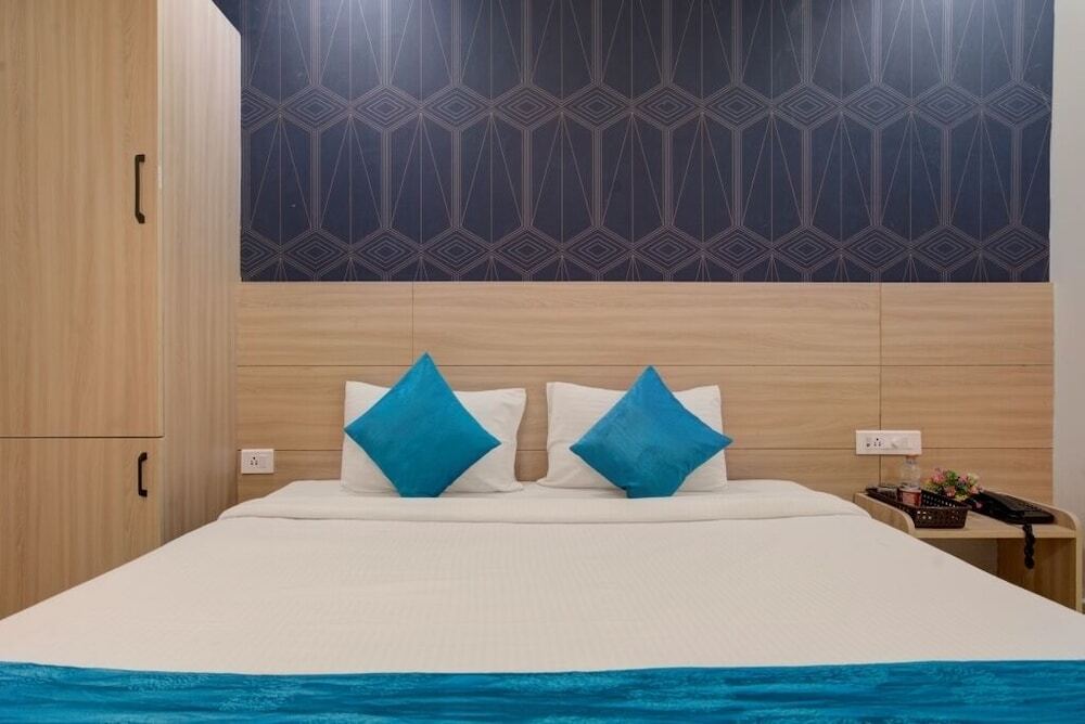Хидерабад: iROOMZ Botanica Luxury Living Space