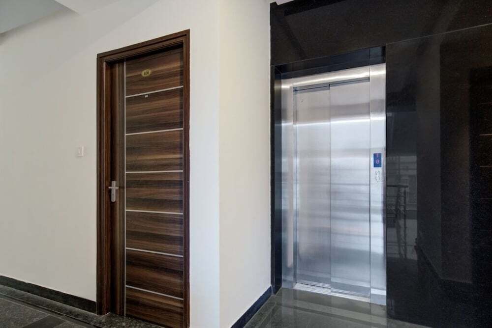 Хидерабад: iROOMZ Botanica Luxury Living Space