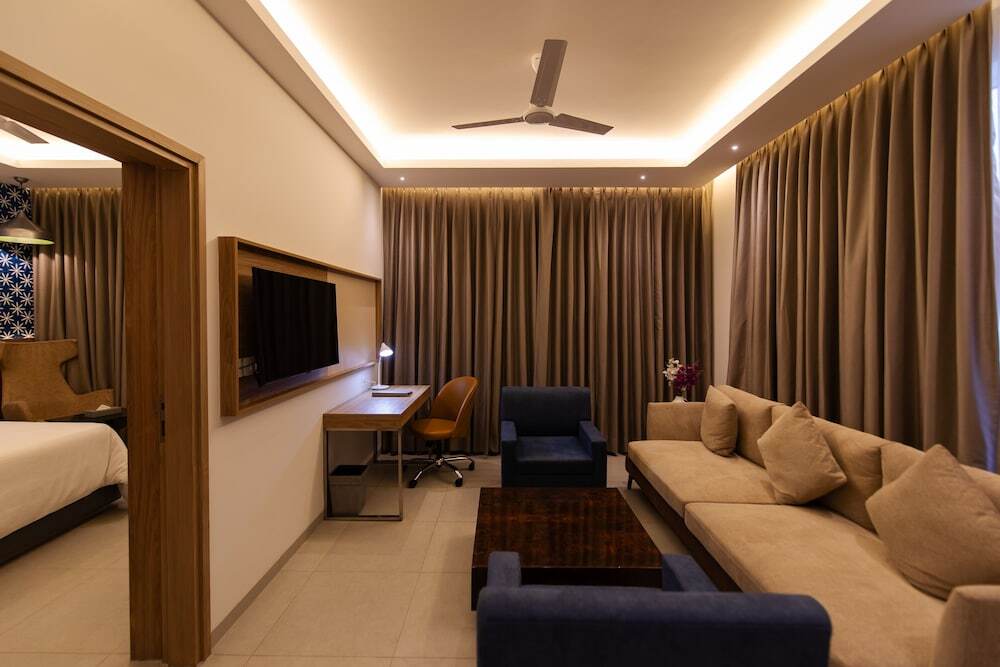 Лакхнау: Hometel Alambagh Lucknow