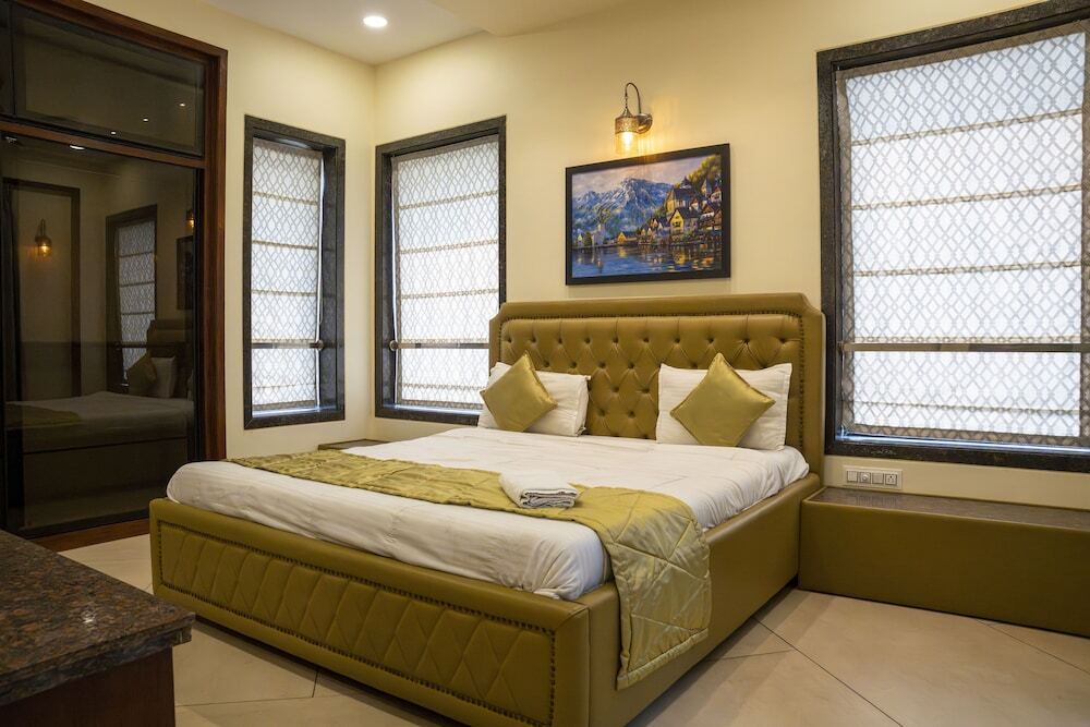 carousel image 4