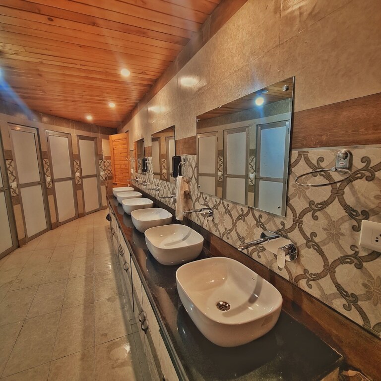 Дармсала: EDM Hostel