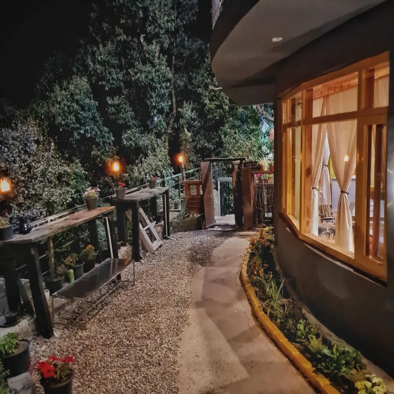 Дармсала: EDM Hostel
