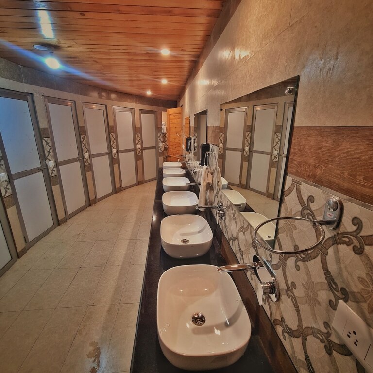 Дармсала: EDM Hostel