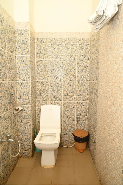 Гувахати: Happy Home Living