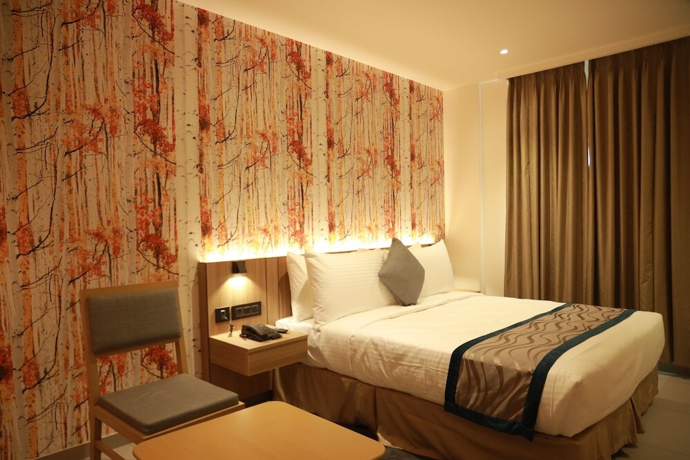 Бангалор: City Lake Hotel